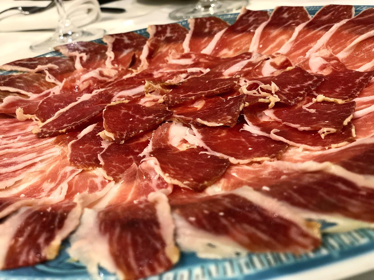 Urdaiazpiko pixka bat, bazkari edo afaria ondo hasteko. ¡Disfrutad de estas fiestas! #txuleta #urdaiazpikoa #jamon