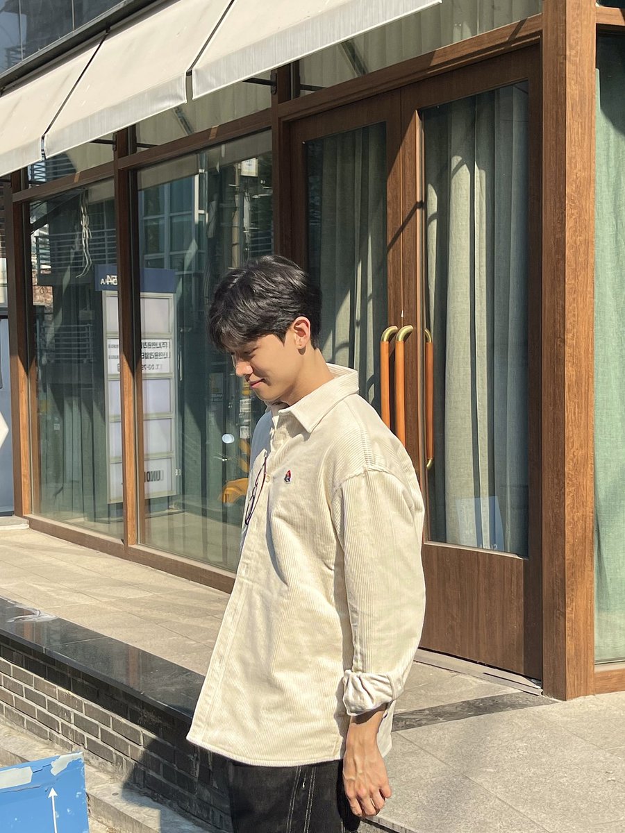 Demian_tweet's tweet photo. 비오기 전에 어서 나가서 날씨를 즐겨요 딜라이트!! 
Enjoy the weather!! Now! https://t.co/2FZa0kLrkr