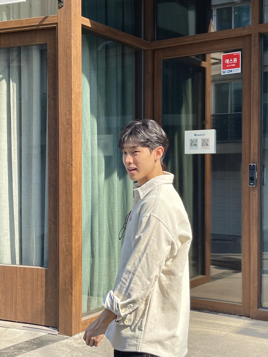 Demian_tweet's tweet photo. 비오기 전에 어서 나가서 날씨를 즐겨요 딜라이트!! 
Enjoy the weather!! Now! https://t.co/2FZa0kLrkr
