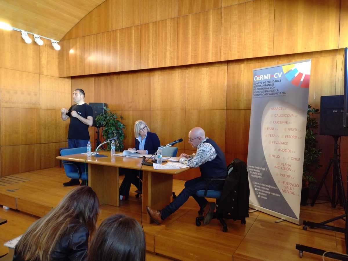 FedHelixcv's tweet photo. 👋🏼 Hoy hemos acudido al encuentro organizado por el @CERMICV con @CsCValenciana y su candidato a la presidencia de la Generalitat Valenciana @mamenperis para escuchar las propuestas del partido en el ámbito de la discapacidad. 

#inclusion #discapacidad #política https://t.co/PFMKQXic2P