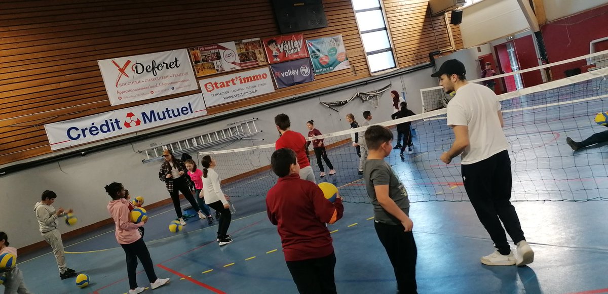 usep251's tweet photo. Début de la semaine olympique et Paralympique, pour les 12 classes de cycle 3 du rep+ de Planoise avec au programme, orientation, foot, vtt, escape game, quiz CROS, volley, hand fauteuil, karate et rugby.
Merci aux encadrants
#SOP2023 #terredejeux2024 @usepnationale @acbesancon https://t.co/uuaF4vwjAT