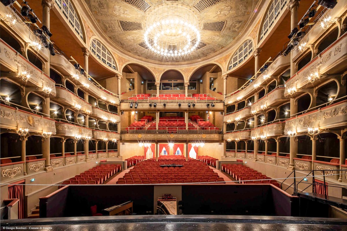 SerenissimaVe's tweet photo. Nel 1835 si parlava solo di Maria #Malibran! La soprano salì sul palco dell'allora Teatro Emenorittio per interpretare La Sonnambula di #Bellini. Il successo fu tale che il proprietario decise di intitolare il teatro a lei
#VeneziaSerenissima❤️🦁
@DetourismVenice @teatrolafenice https://t.co/7GmF9ErbtF