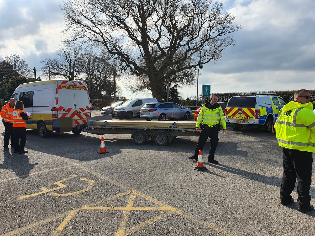 Supporting #OpDownsway stopping speeding motorists and commercial vehicles capable of carrying waste in #Herstmonceux this morning alongside:

@SussexRoadsPol CVU
@wealdendistrict 
@ESCC_TS 
@EnvAgencySE 

CL393
236 3/4