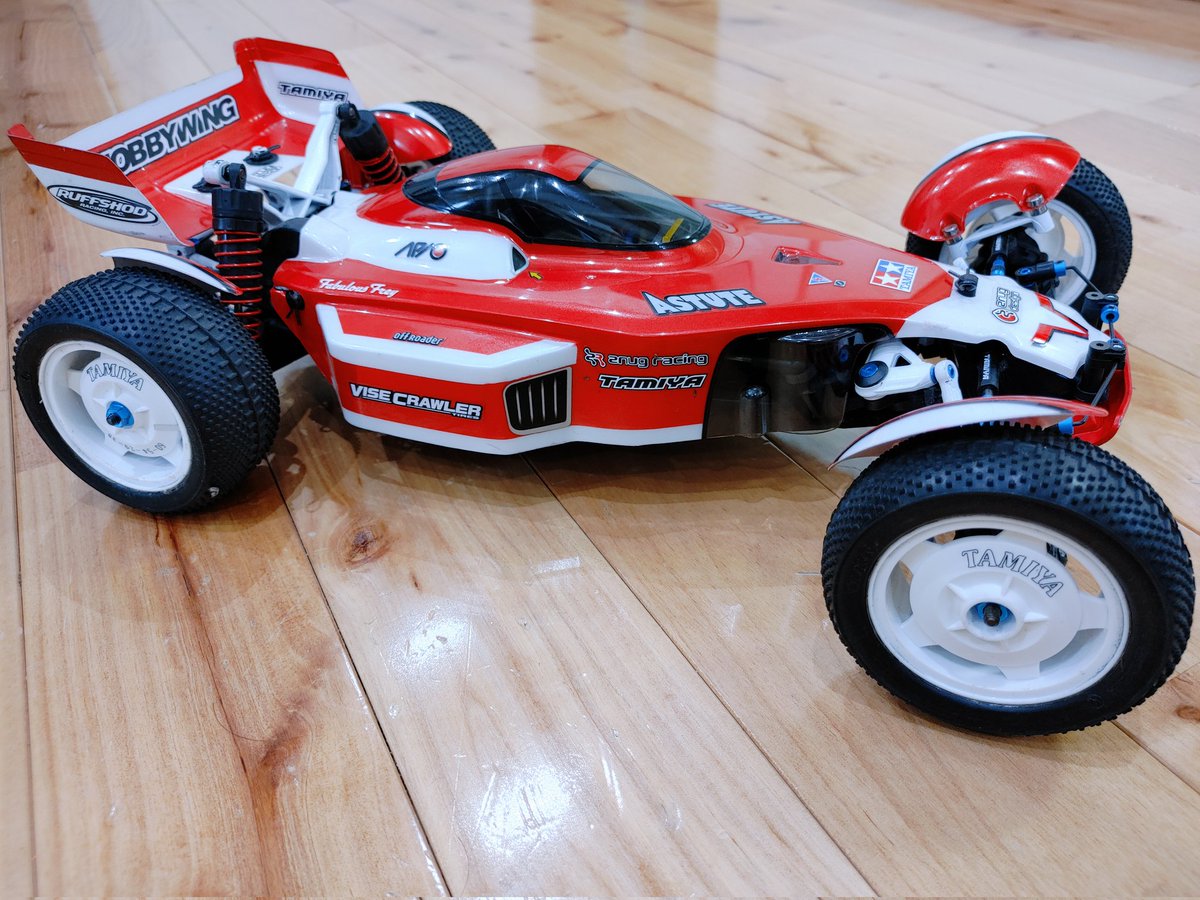 RC_5105's tweet photo. #タミヤRCコンデレ3
#タミヤ
アスチュートのオリジナルカラーのレッドを意識して、塗装して��ました✨ https://t.co/qialJsPtEE