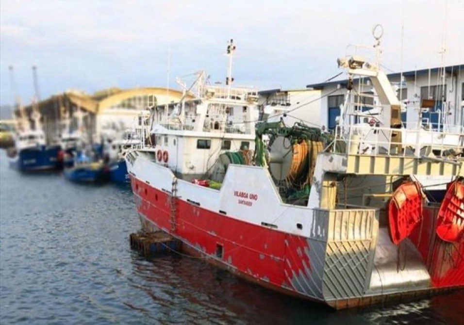 PSOECabezon_Sal's tweet photo. Nos unimos al dolor de familiares y amigos de los tripulantes del #VilaBoaUno que ha naufragado hoy en nuestra #costa de #Cantabria. Agradecer a los compañeros de otro #barco que fueron los primeros en ayudar al rescate y a @112Cantabria @guardiacivil @proteccioncivil. https://t.co/XPYWOoODtX