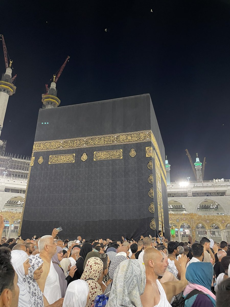 t2nza's tweet photo. طاب اللقاء و قرّت العيون الحمدالله الذي بلغني زياره مكة و السجود في مكة و سكينتها الحمدالله على تمام العمرة🤍. https://t.co/MyQKHbonlv