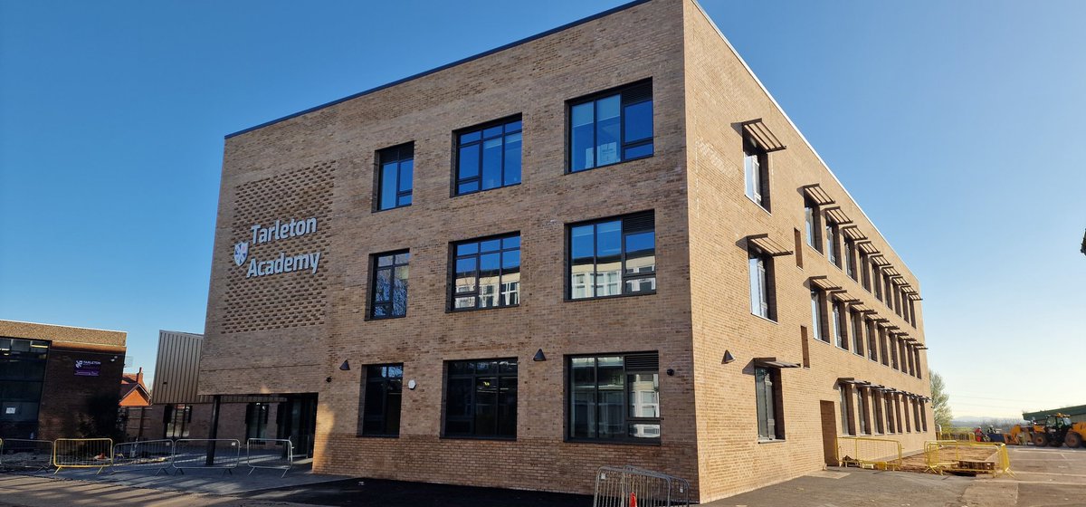 evrict's tweet image. Finishing touches at Tarleton Academy this week. Server decant completed this morning, all other ICT equipment from legacy buildings starts this afternoon. #tarletonacademy #willmottdixon #decant #server #srp #schoolrebuildingprogramme #dfe #ICT