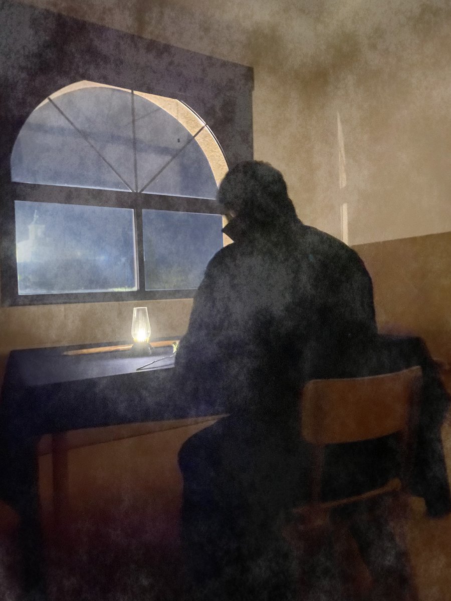 "Una sombría medianoche, mientras leía, débil y somnoliento..."👻
Qué gran experiencia dirigir el nuevo pase de Lenore, mi rol en vivo de #Raven, en
<a href="/Entre_Revs/">EntreRevs</a>

Una historia tenebrosa de poesía, drama, amor y finales trágicos.Y qué grandes jugadoras y jugadores🖤
<a href="/Shadowlandsed/">Shadowlands</a>