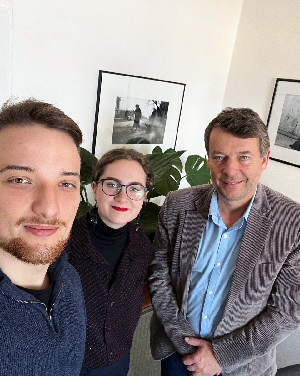 SecOutlines's tweet image. Situace v Sýrii a Turecku, operovnání @CLOVEKVTISNI v zahraničí, ale i jeho role na domácí půdě a důležitost občanské angažovanosti - včetně možností té politické. Na tato a další témata se těšte již tento týden v nové epizodě podcastu Debrief, s nikým jiným, než Šimonem Pánkem!