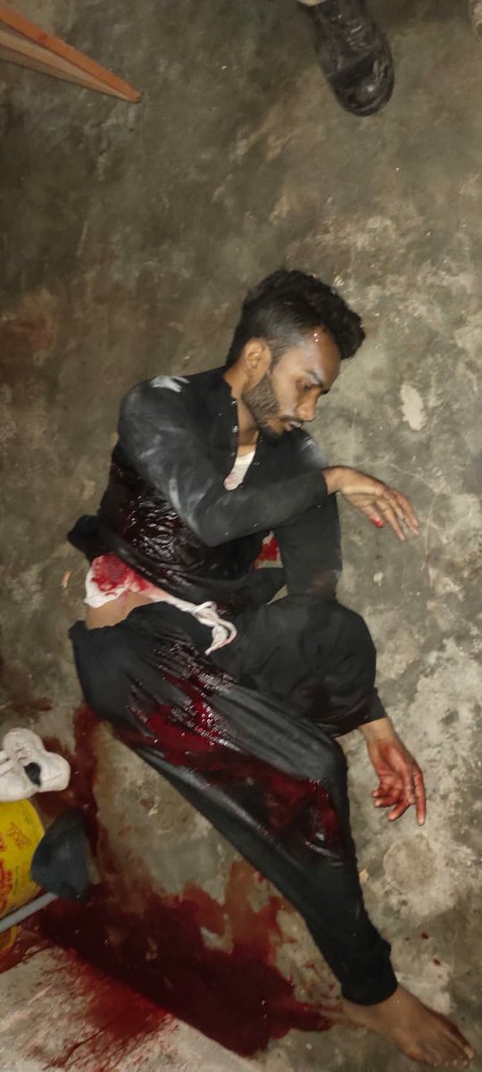 3friendlights's tweet photo. [Graphic content]

This is Karachi... Jaha admi ki jan ki keemat bhale wo shareef ho ya koi dako bina kisi reham k Mar diya jata hn... https://t.co/lNYURVrpsd