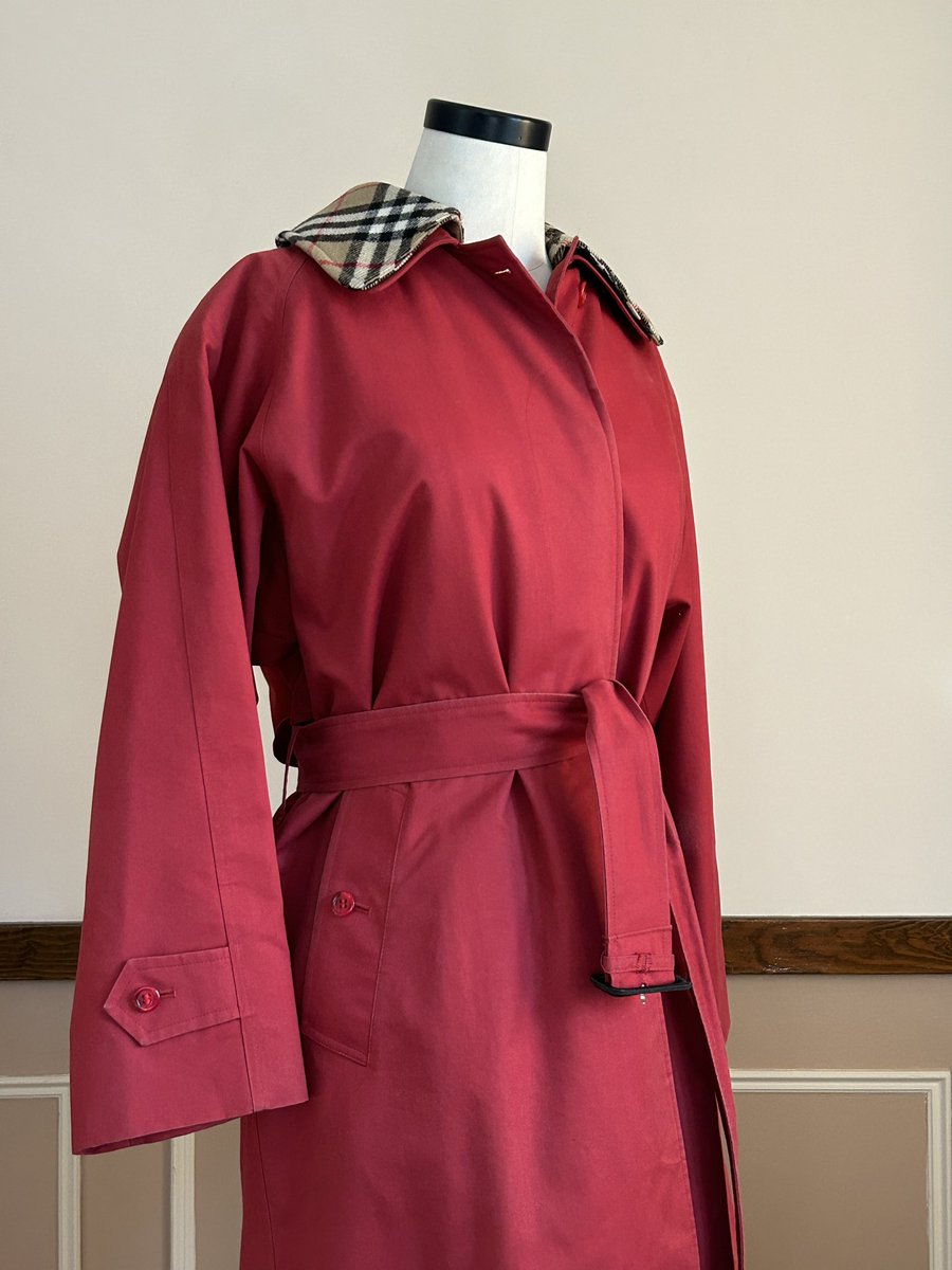 HuntEstateSales's tweet photo. Stay tuned for fresh finds Friday, 4/7, featuring designer clothing, shoes and accessories. 

#thehuntcontinues #weliketomoveitmoveit #estatesalecompany #itsechoinginhere #wabanma #southendboston #estatesale #whenonedoorclosesanotheroneopens #smallbusiness #bigsuccess https://t.co/h3m9nEJkFD