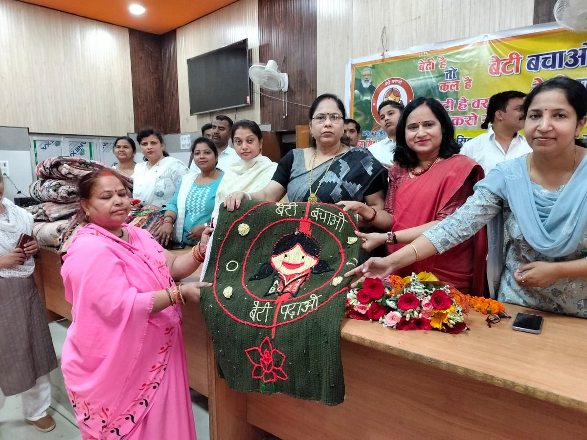 DpoUnnao's tweet photo. #बेटी बचाओ बेटी पढ़ाओ योजना के अंतर्गत ब्लॉक सिकन्दरपुर कर्ण में संवेदीकरण एवं जागरूकता कार्यक्रम काआयोजन किया गया @CMOfficeUP @UPGovt @UPMahilaKalyan @MinistryWCD @dmunnao @InfoDeptUP https://t.co/AvwTLuAbkz