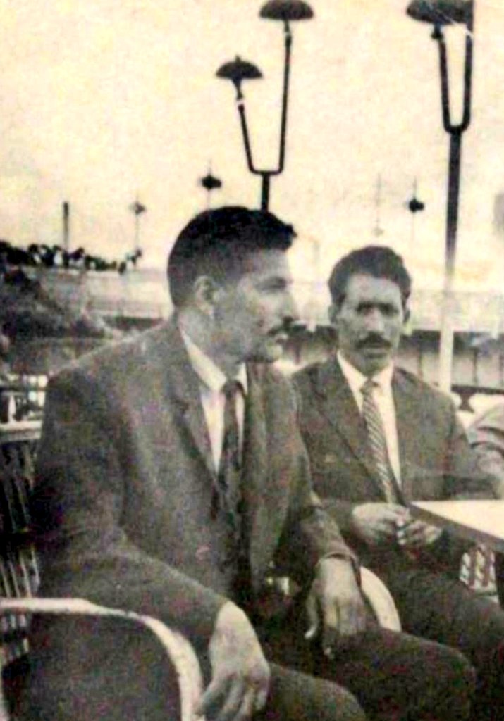 سليمان محمد المطيري مع صديقه عام ١٩٧٣