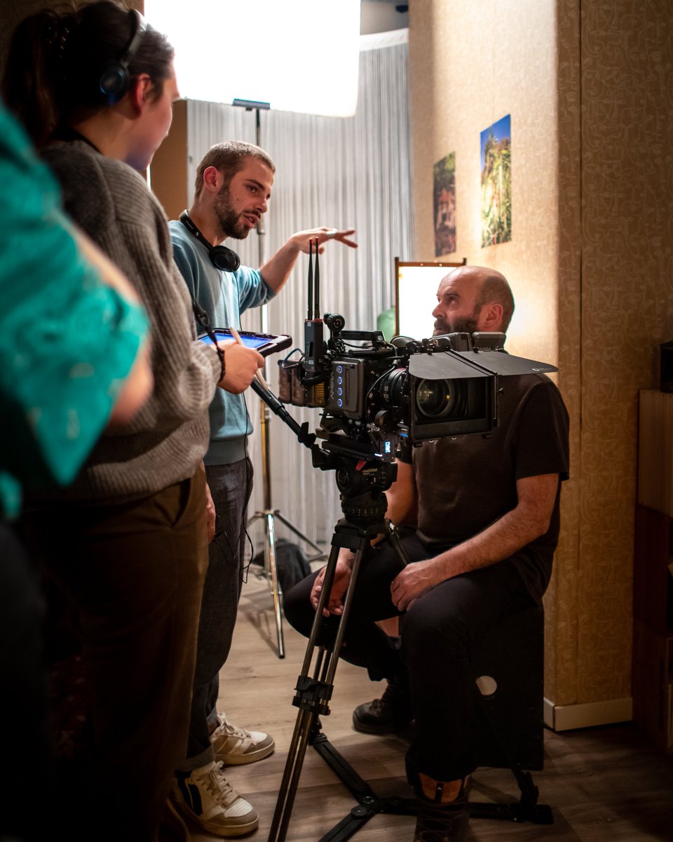 clcf_ecole's tweet photo. Tournage de "le temps des cerises", court-métrage réalisé par Gaspard Cruveiller dans le cadre de la 3ème année Assistant-Réalisateur du #CLCF https://t.co/G4A9oLyl9v