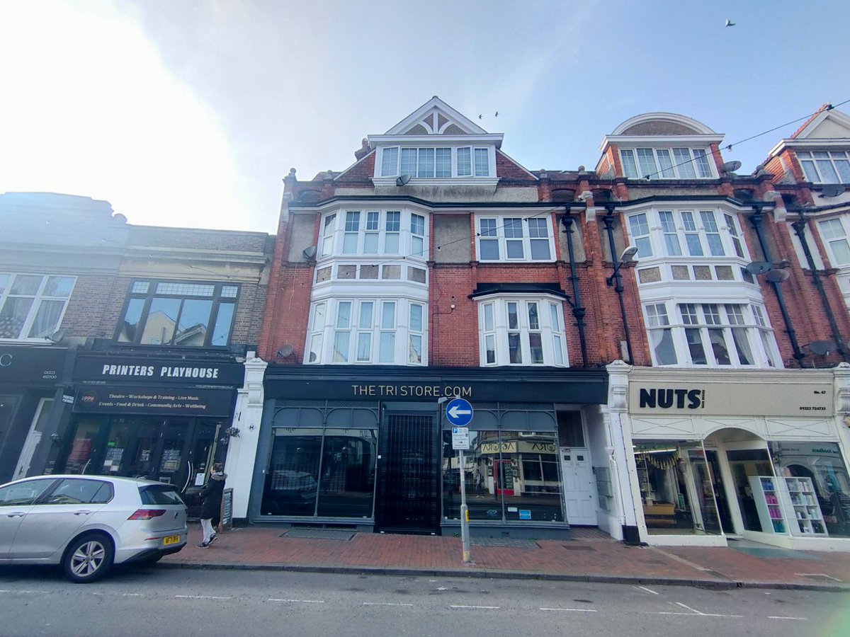 Huntcommprop's tweet photo. 49 Grove Road, Eastbourne BN21 4TX - To Let. Town centre ground and first floor wine bar and restaurant. Total of 2,017 sq ft at £25,000 pax.
https://t.co/1R218VDizh https://t.co/dLrzGxgzOp