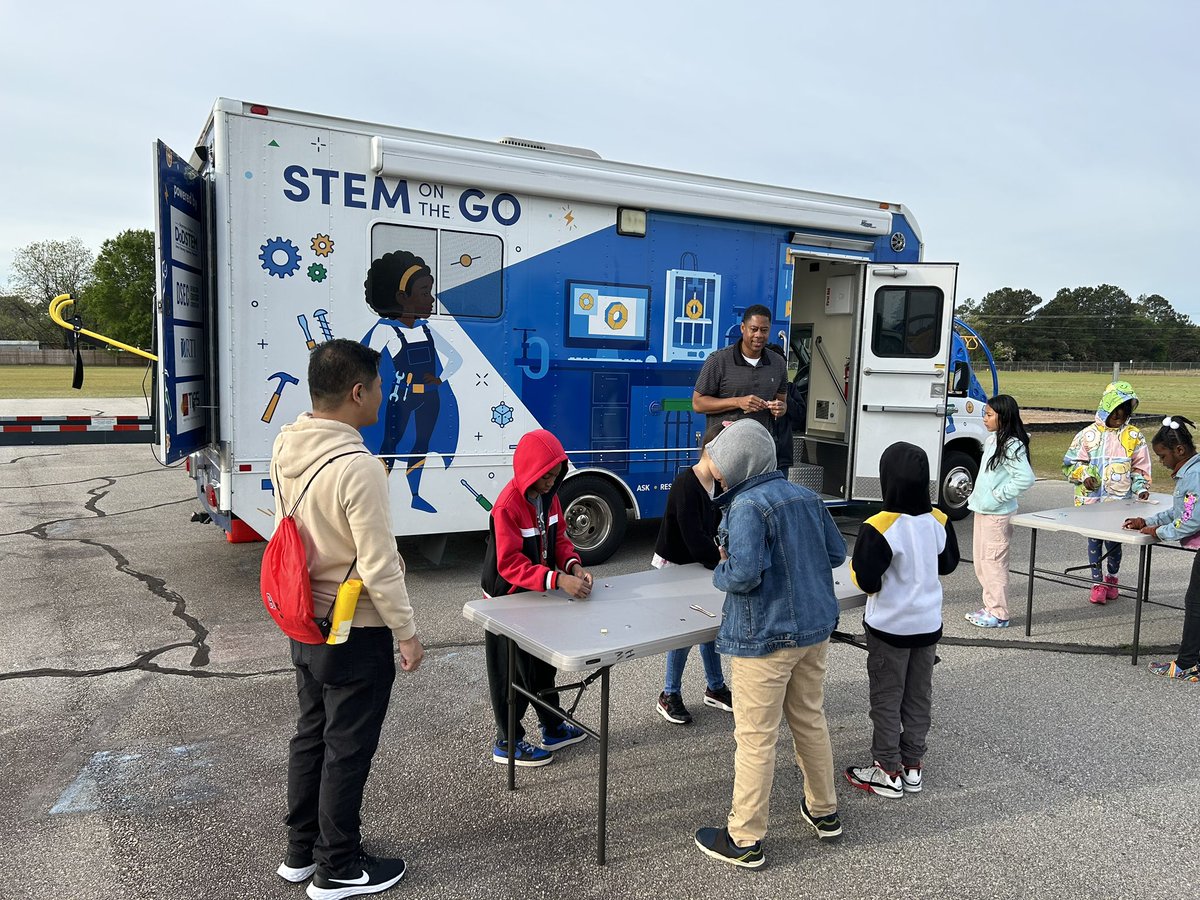 We are excited to have the #STEMontheGO van return to #WHOwenES for hands-on PBL activities! @FrankMcKayNC #STARwardSTEM