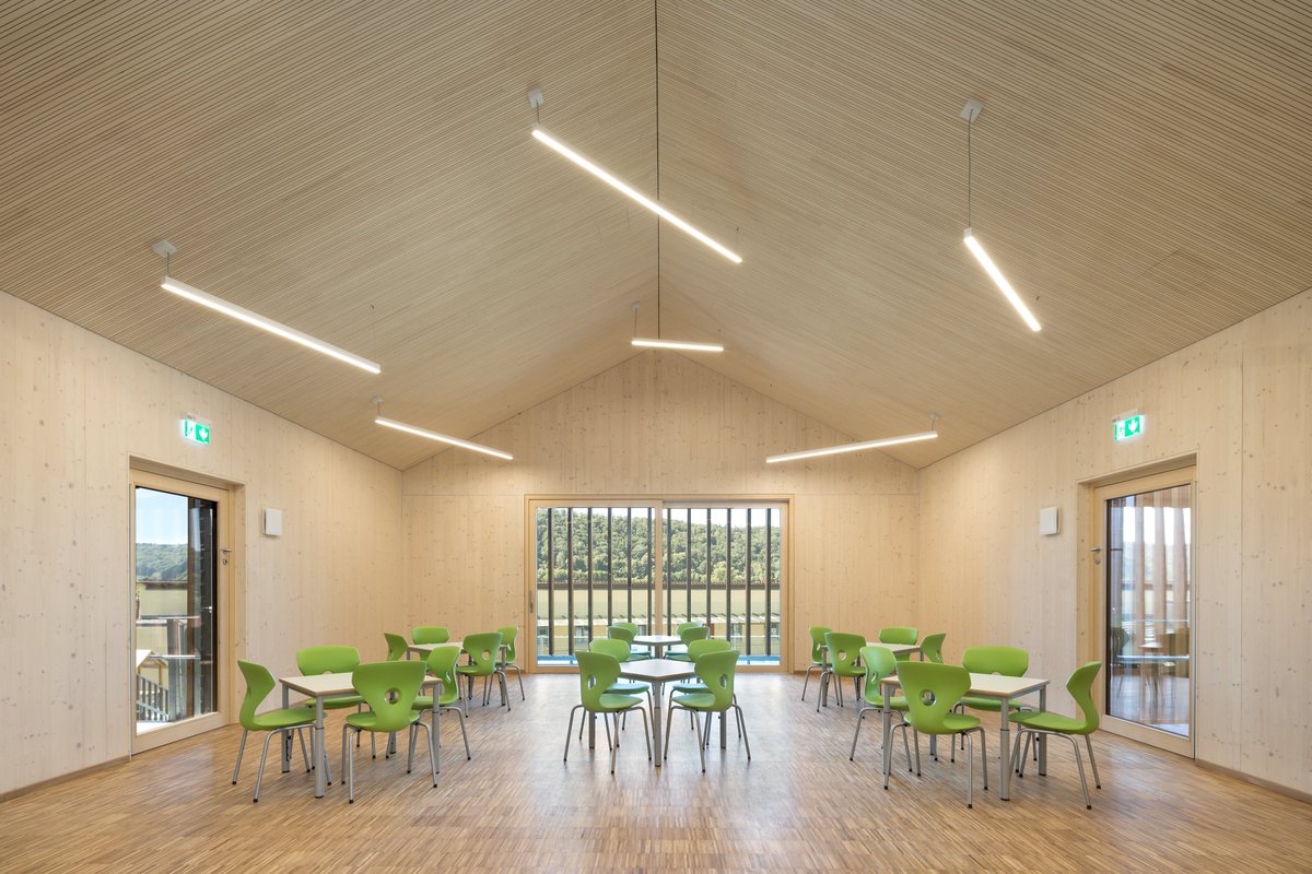 So kann Lernen richtig Freude machen
Mit der richtigen Ausleuchtung, perfekt geplant und umgesetzt.

Hier im Einsatz die Lightline Serie aus dem Hause #Kotzolt

Projekt: Haus der Kinder Greding (2022)
Projektleitung und Bildrechte: Kühnlein Architektur aus Berching