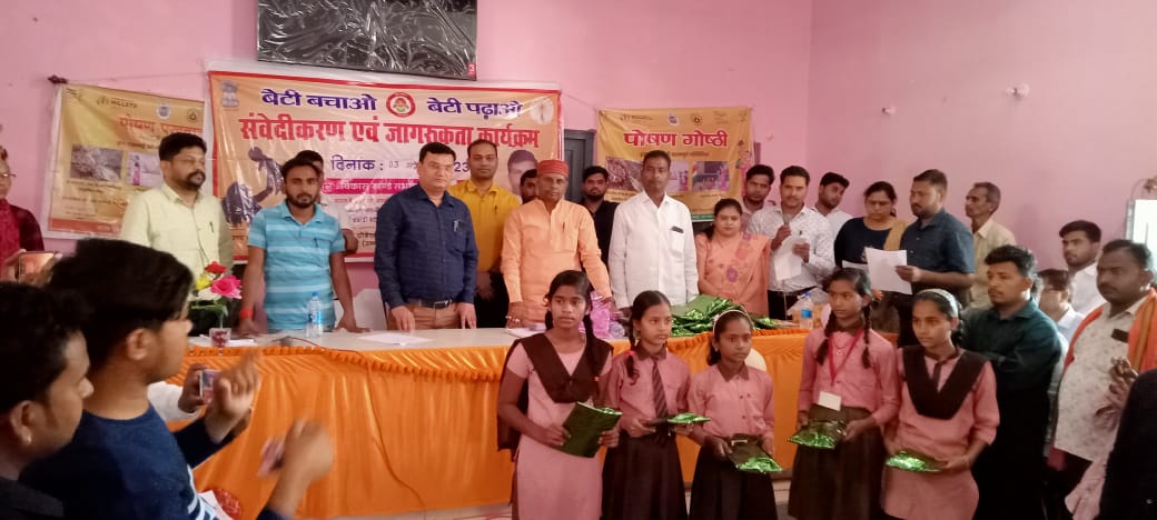DpoUnnao's tweet photo. #bbbp योजना के अंतर्गत माननीय विधायक सफीपुर श्री बम्बालाल दिवाकर जी की अध्यक्षता में ब्लॉक मियागंज में संवेदीकरण एवं जागरूकता कार्यक्रम काआयोजन किया गया माननीय विधायक जी द्वारा मेधावी बालिकाओं को पुरस्कृत किया गया @CMOfficeUP @MinistryWCD @UPGovt @UPMahilaKalyan @dmunnao https://t.co/XKKyuGeOax