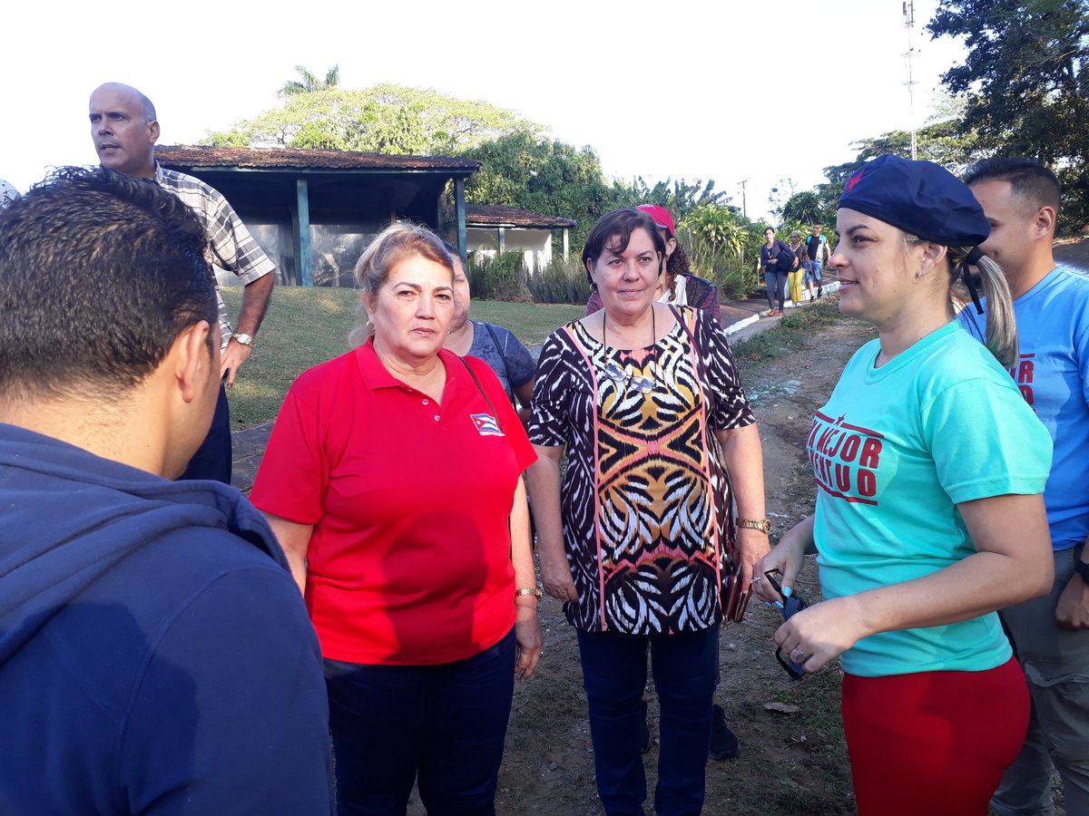 Amanecemos en la comunidad espirituana Gavilanes, listos para ascender Caballete de Casa y andar por los caminos del Che y su tropa guerrillera a las puertas de otro 4 de abril de victorias. #UnaMejorJuventud
<a href="/DiazCanelB/">Miguel Díaz-Canel Bermúdez</a> <a href="/DrRobertoMOjeda/">Dr. Roberto Morales Ojeda</a> <a href="/UJCdeCuba/">UJC de Cuba</a> <a href="/OPJMCuba/">OPJM Cuba</a>