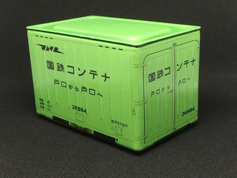 pcphototeacher's tweet photo. DAISOで見つけて思わず購入したけど、500円でこのクオリティー、凄すぎる！小物撮影のアルバイトでも始めようかなぁ…ってぐらいスゴイ！
#DAISO #撮影ボックス　#PhotographyBox https://t.co/hJIXg2iAUU