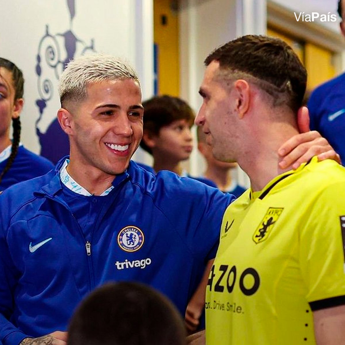 🤩REENCUENTRO DE CAMPEONES🤩

🇦🇷Enzo Fernández y el Dibu Martínez compartieron unas palabras, abrazos y risas, previo al partido entre el Chelsea y el Aston Villa de este fin de semana, y las fotos se hicieron virales.