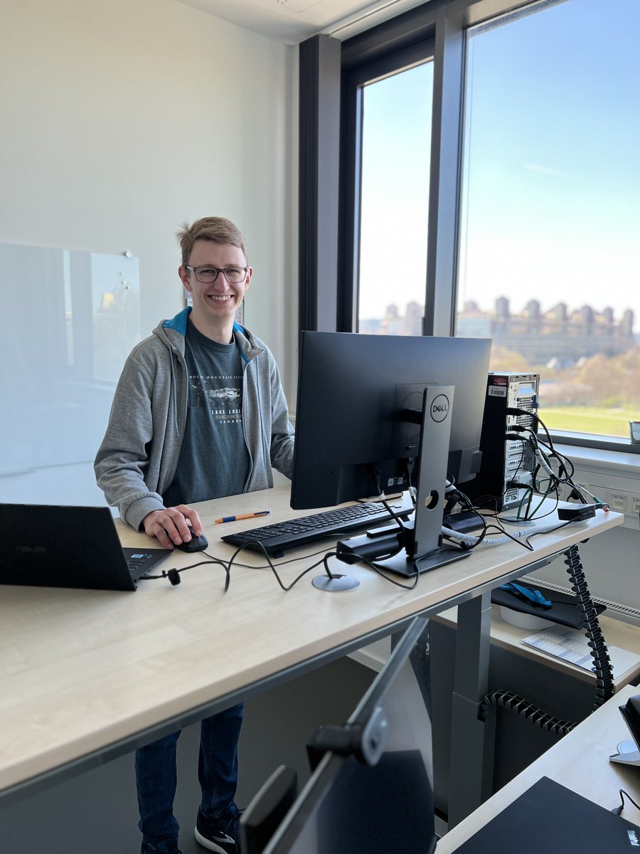 ghi_rwth's tweet photo. 👋 Welcome Thomas as a master-thesis student at the Chair of Glass and Glass-Ceramic! 🧑🔬🔬 His primary focus will lie on the phase analysis of a CMAS Batch.🧪🔍 We wish you much success! #masterthesis #Glass #PhaseAnalysis #Glassbatch #batchmelting #GHI #aachen #rwth #university https://t.co/nmopgCdBzX