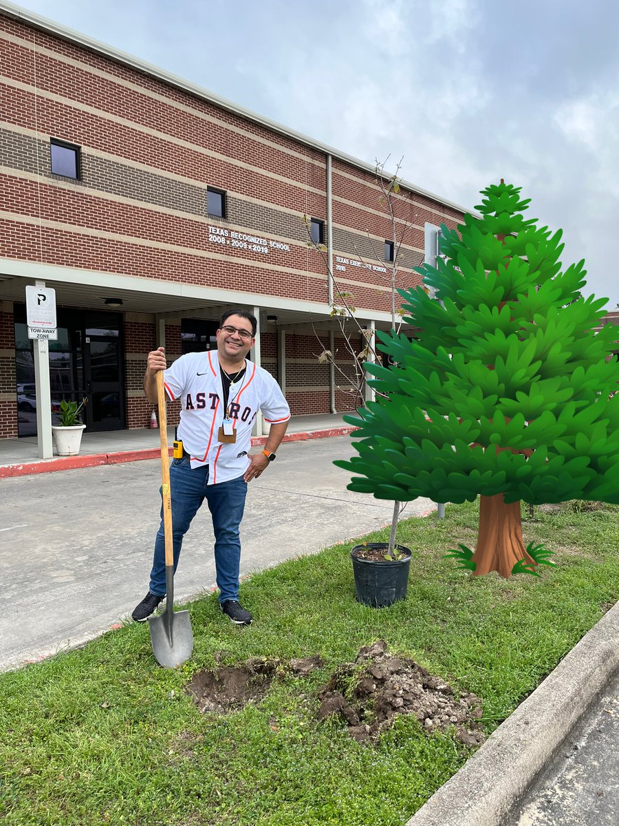 Coop_Eagles's tweet photo. We beautified our campus by planting some 🌳. Students had a blast helping out their teachers, principal, and staff. @TeamHISD @HoustonISD https://t.co/9hqaZzlwo1