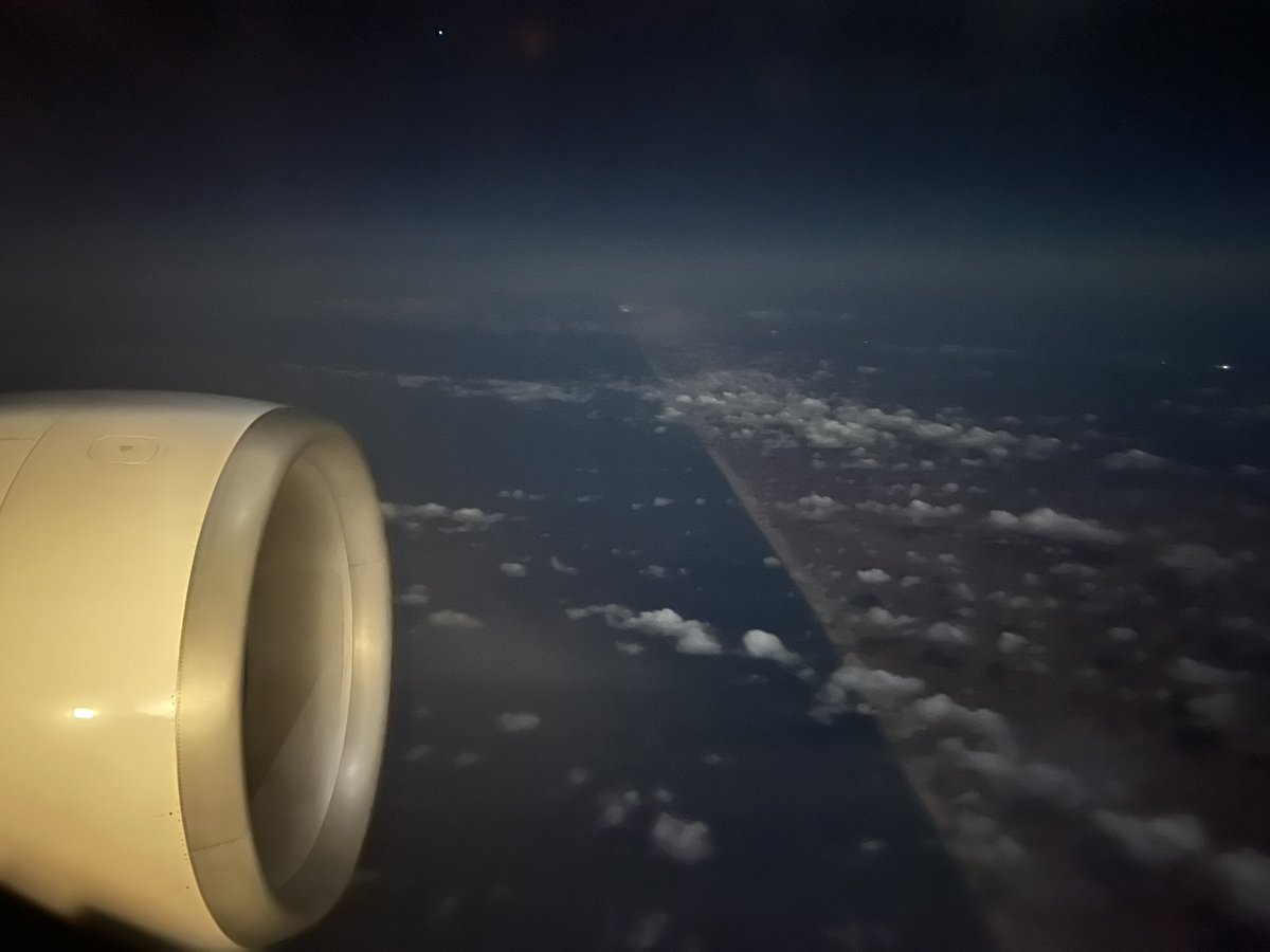 theo_hilr's tweet photo. Retour de MRU 🇲🇺 la nuit dernière, à bord d’un 777 d’ @AirFranceFR doté des dernières cabines COI. Merci toute particulière, à l’équipage qui à été très pro, comme toujours 😍✈️
#af473 #airfrance https://t.co/IerdQsb8WU