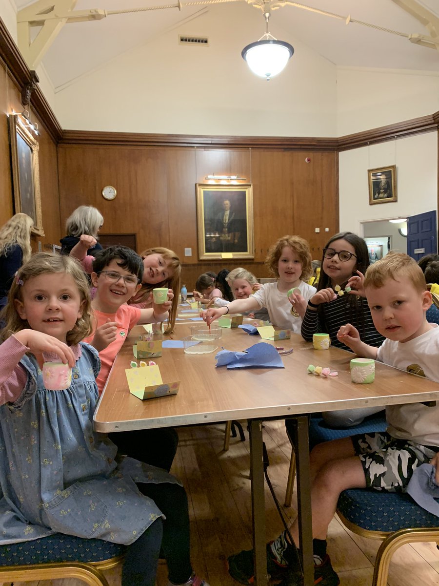BeConservatoire's tweet photo. Arts and Crafts - Easter style! 🐣 🐰🌼

A well-earned break after a busy morning of singing… #TheConservatoireBelfast https://t.co/1uWwhphqds