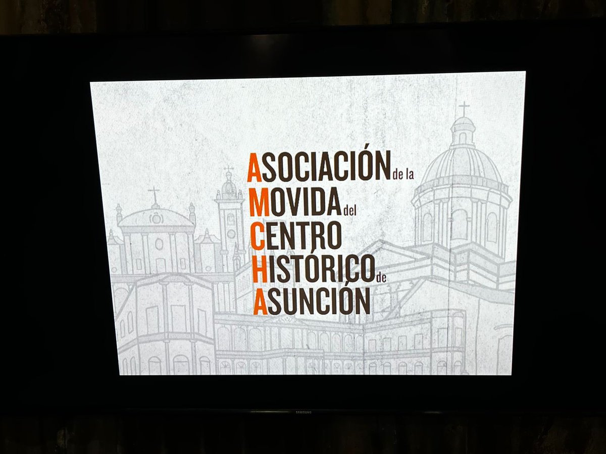 EspinolaEspnol1's tweet photo. Queremos revivir el centro histórico Asunción, por eso vine a escuchar a un gran grupo que logro levantar nuestro casco antiguo #AMCHA https://t.co/KQgaRb30nu