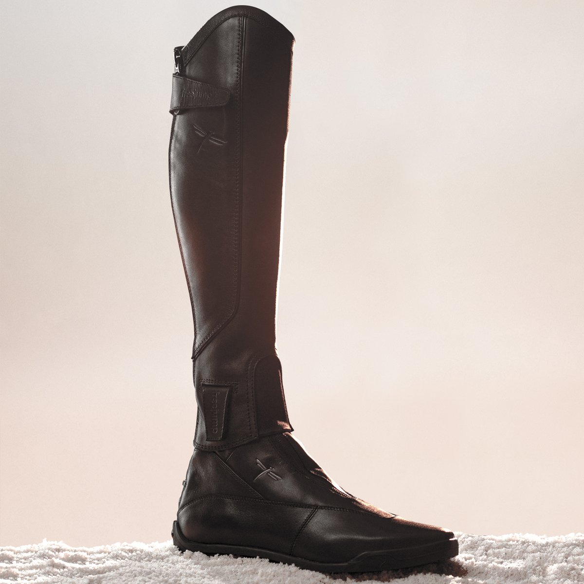 Introducing the new edition of the Liberty shoes and chaps: the Liberty+. Freejump revisits the Liberty shoes and chaps with technical innovations for even more comfort. #freejump #liberty+ #ridingshoes #equestrian #advancedridingexperience
