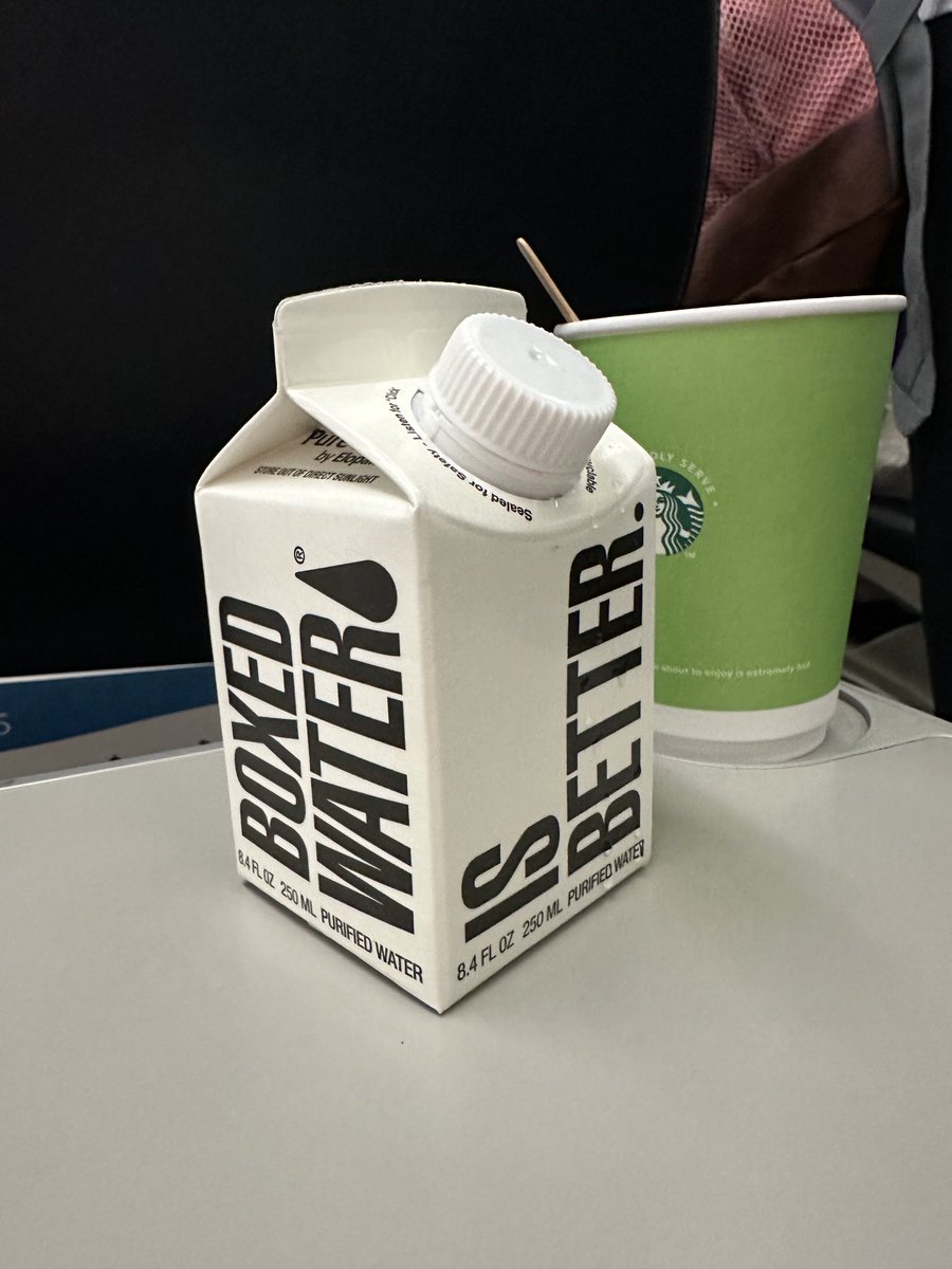 bethanyriskin's tweet photo. Leave it to #AlaskaAirlines out of Portland, OR #PDX to do things right. Boxed water! Thanks Portlanders, for being so environmentally-minded. Yet another reason for being so damn proud of where I come from. https://t.co/5tC6L98xY4