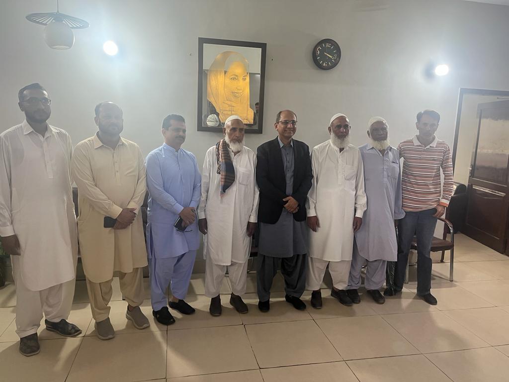 TeamNaeemSheikh's tweet photo. پاکستا پیپلز پارٹی کے نامزد امیدوار براۓ واٸس چیٸرمین یوسی 2 کورنگی ٹاٶن #محمد_نعیم_شیخ اور میمبر سندھ کونسل ناصر رحیم لودھی نے #31G کے معزز شخصیات کی صدر پی پی پی کراچی ڈویڑن و صوباٸی وزیر سعید غنی سے ملاقات کی اور یوسی 2 کورنگی ٹاٶن کے مساٸل سے آگاھ
@SaeedGhani1 https://t.co/GFCzFODMTg
