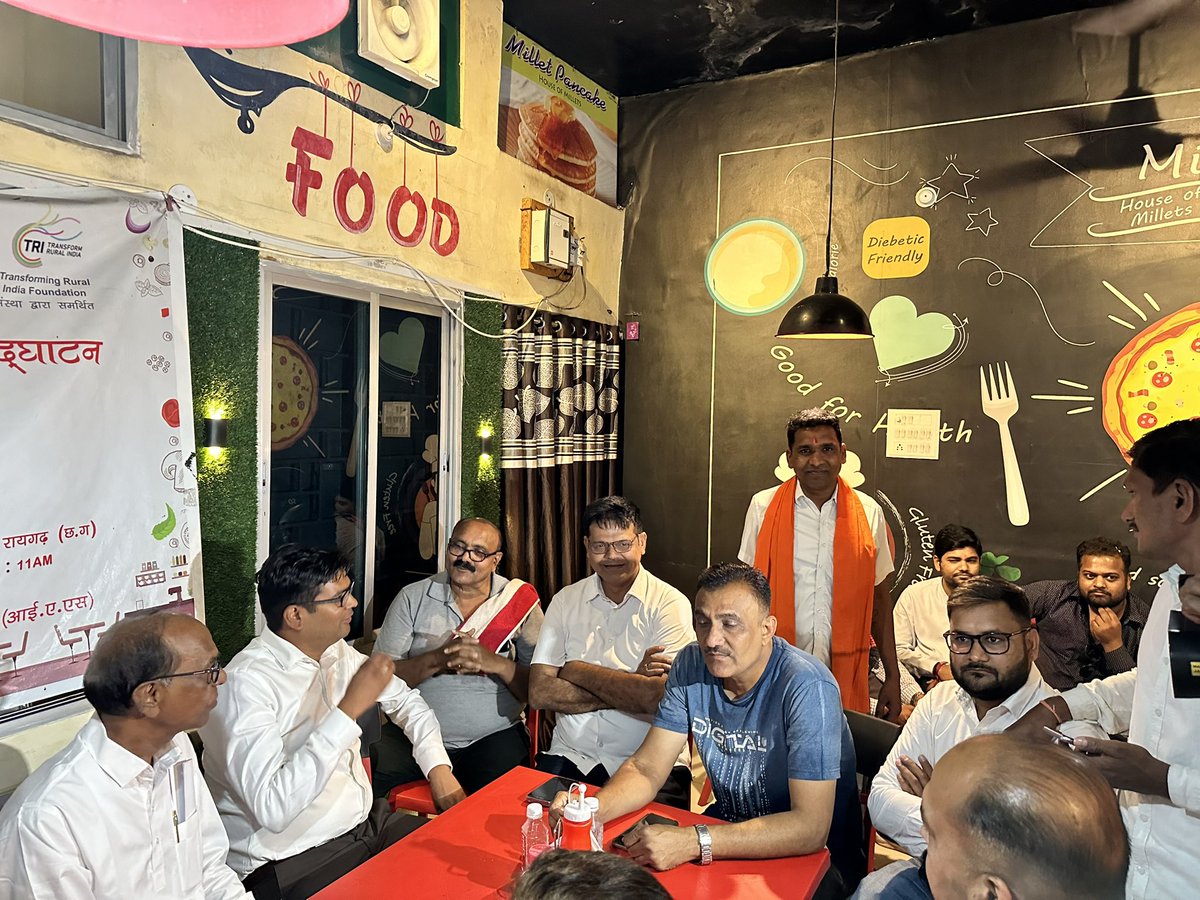 agrawal_aish's tweet photo. Today with Bjp karyakartas we all with @OPChoudhary_Ind ji went to #milletcafe Raigarh which is appreciated by our Pm @narendramodi ji @BJP4India @AmitShah @AmitShahOffice @JPNadda @NamoApp @NMAppVrtualMeet https://t.co/5lSSeEhg8q