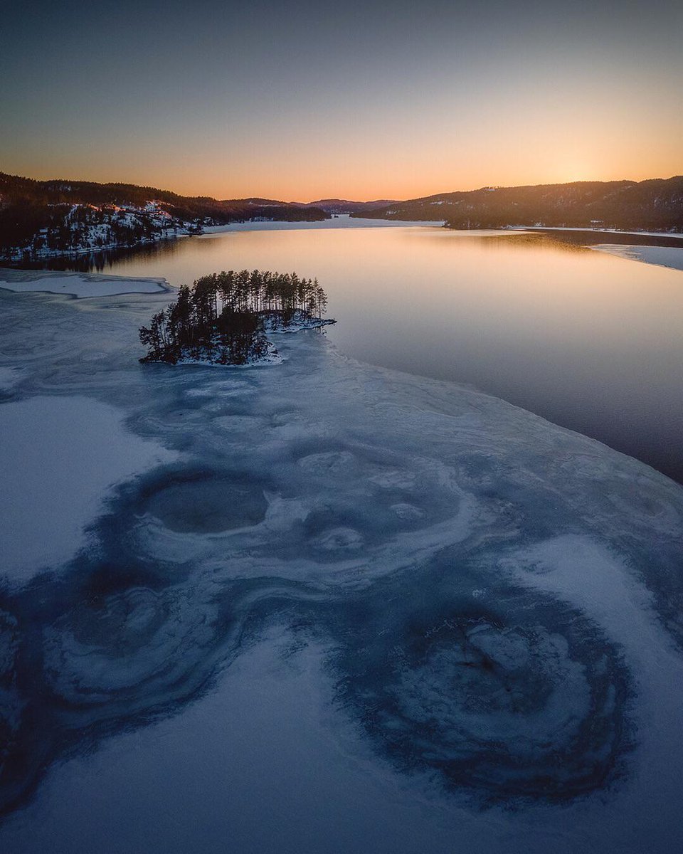 Last light over lake Vegår in Vegårshei, Norway ❄️  redd.it/12ajaf