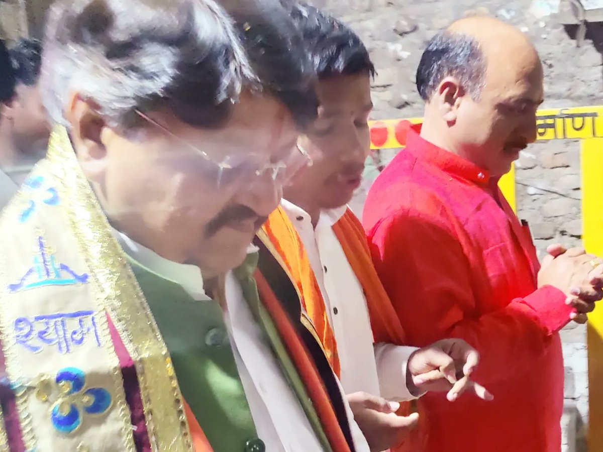 hs_budhaniya's tweet photo. #जय_श्री_श्याम
हातोद नगर में श्री श्याम किर्तन के सफल आयोजन की हार्दिक हार्दिक बधाई श्री श्रवण सिंह जी चावड़ा
#हितेन्द्रसिंहबुढानिया
#भाजयुमो_मंडल_अध्यक्ष_हातोद
#Hatod #हातोद https://t.co/Vwq4UYYoGX