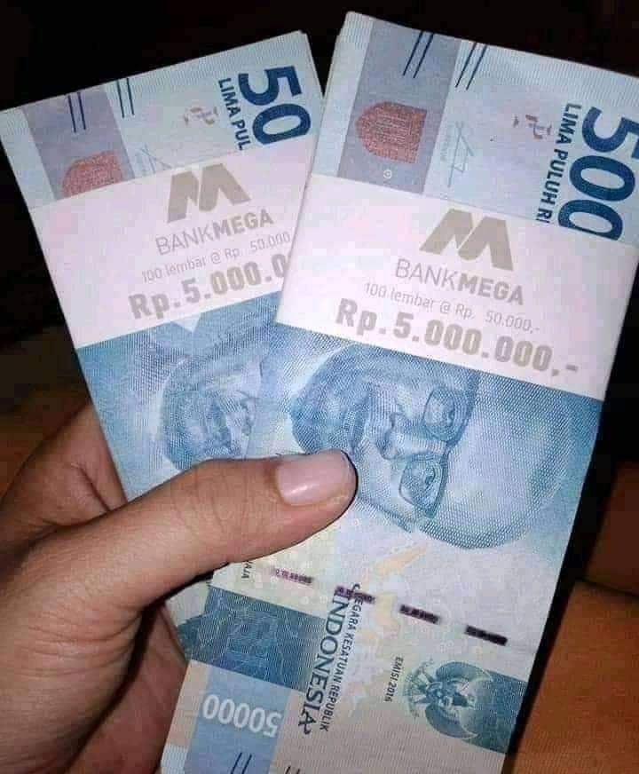 Kholifatul Nisa, usianya baru 17 thn, seorang pelajar asal Kandangserang, Pekalongan menemukan uang Rp 10 juta di jalan Garungwiyoro, Kandangserang. Krn merasa bukan haknya, lalu uang tersebut diserahkan ke Polsek Kandangserang agar dikembalikan pemiliknya.