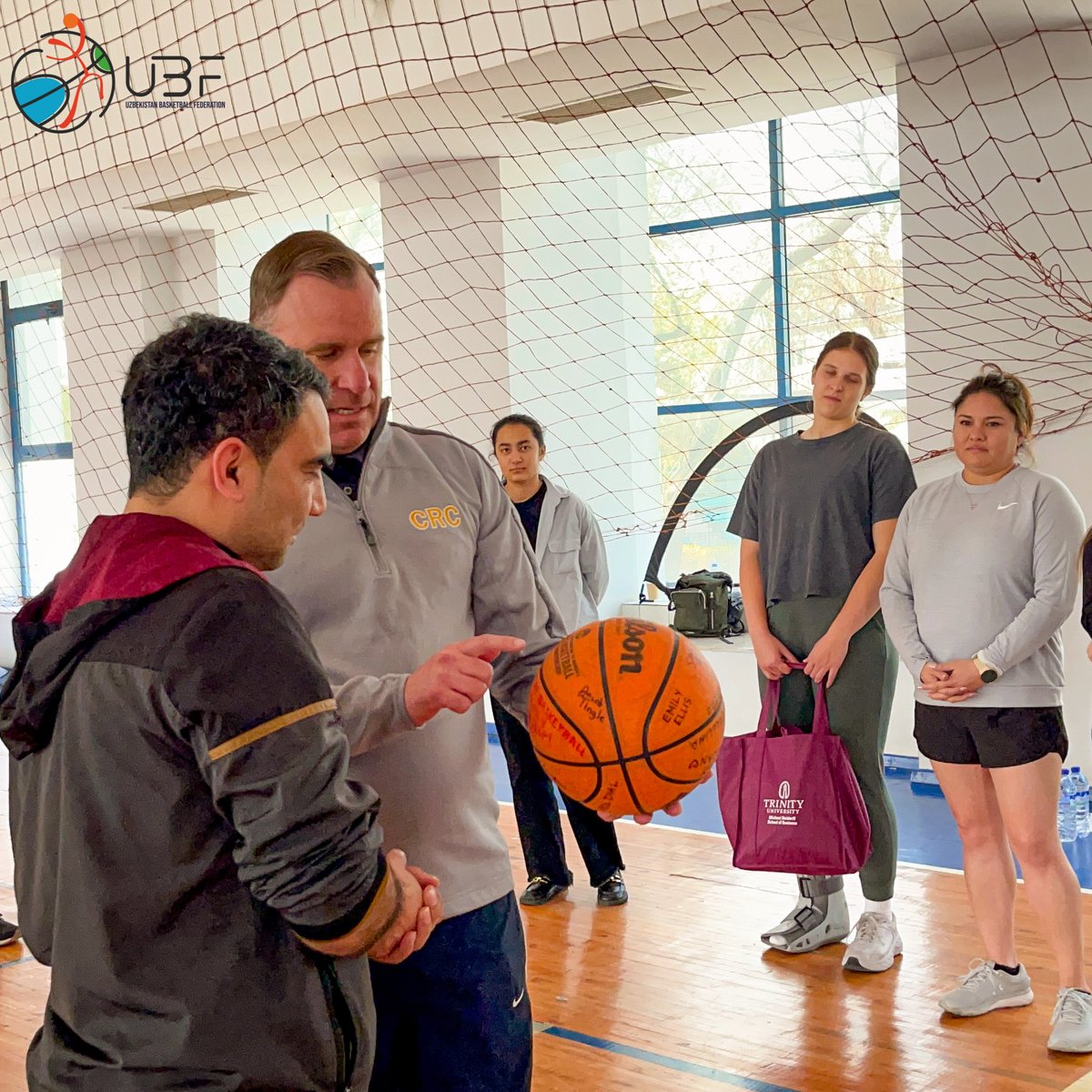 UzBasketball's tweet photo. 🇺🇸On March 24, 2023 the final seminar and basketball master class for coaches and basketball players of Uzbekistan was held by leading coaches from Universities of Incarcerate Word (San Antonio), Trinity University (San Antonio) and East Carolina University.
#sportdiplomacy https://t.co/51rTNEMxZH