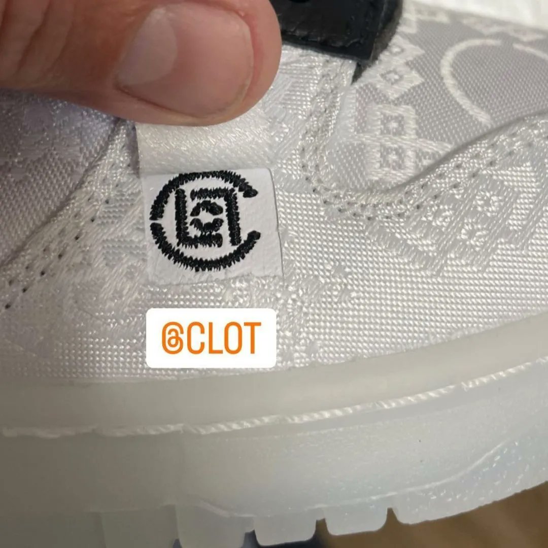 JustFreshKicks's tweet photo. CLOT x Fragment x Nike Dunk Low features a tear-away upper ✂️ https://t.co/EjRtiiKuPU https://t.co/3BR99b15lR