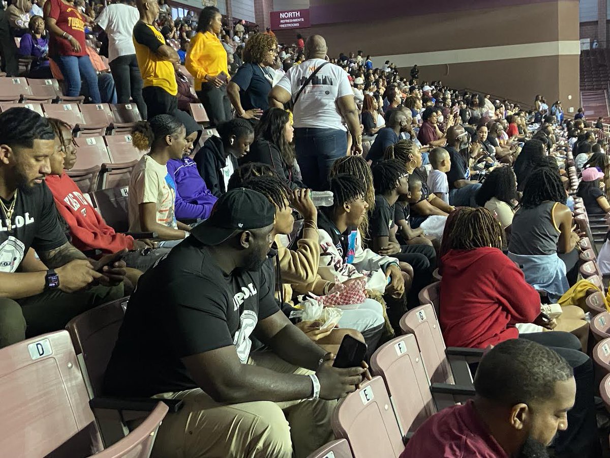 AapolH's tweet photo. Law and Your Community: A WIN-WIN is a program of the My Brother's Keeper Houston initiative that was designed to "eliminate hostile and & deadly encounters" between law enforcement, youth, and citizens in Houston. #AAPOL #Community #Education https://t.co/lzKrIqZbnG