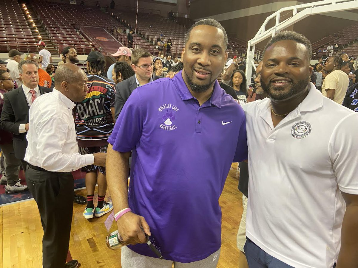 AapolH's tweet photo. Law and Your Community: A WIN-WIN is a program of the My Brother's Keeper Houston initiative that was designed to "eliminate hostile and & deadly encounters" between law enforcement, youth, and citizens in Houston. #AAPOL #Community #Education https://t.co/lzKrIqZbnG