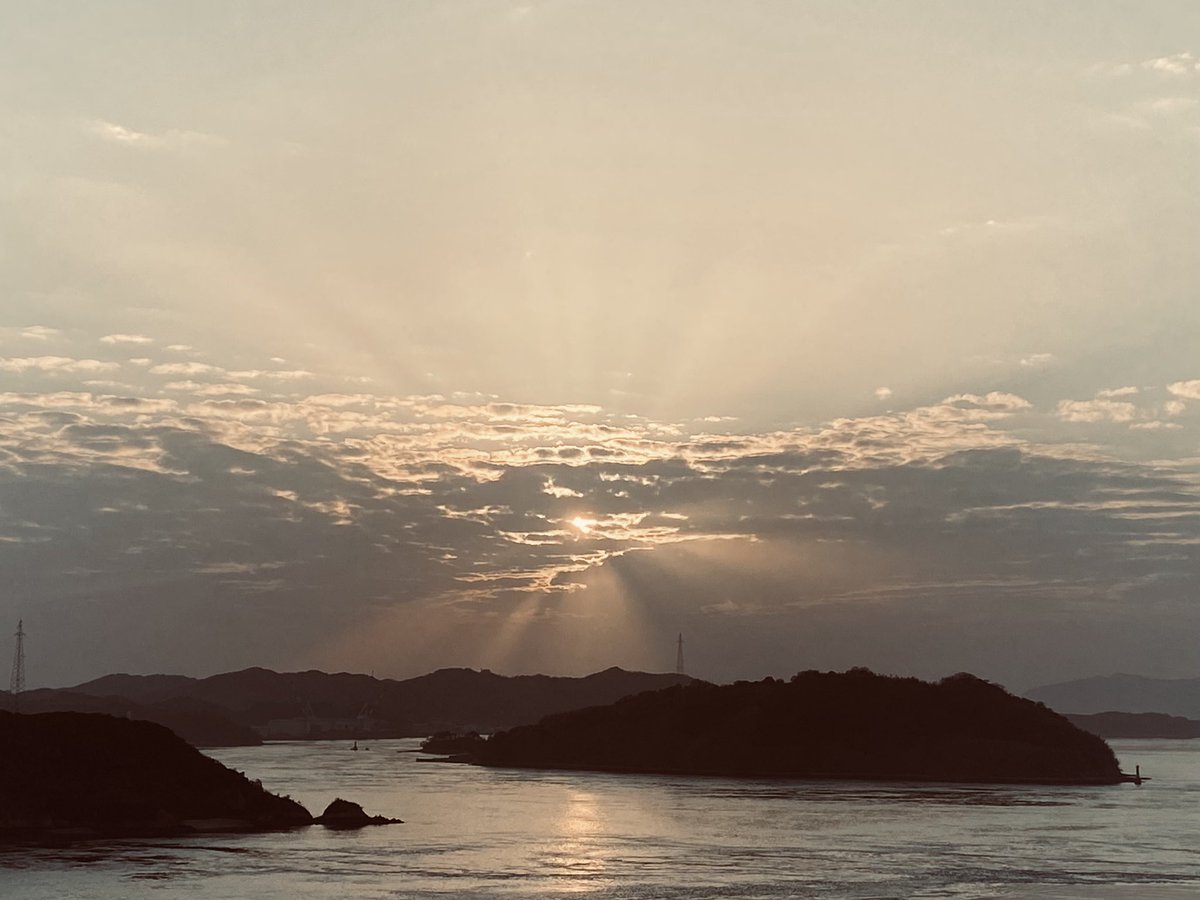 2023.3/27愛媛 大島の夕陽
#愛媛 #大島 #しまなみ海道 #夕陽 #sunset