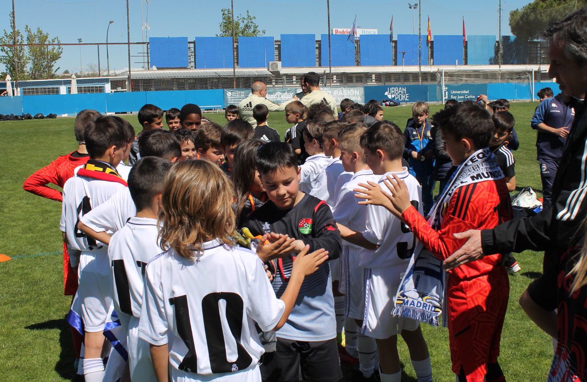 CanteraMostoles's tweet photo. ¡Vaya @TorneoEstrellaM ha hecho nuestro BENJAMÍN A 🤩!

Una vez clasificados para la FASE ORO, vencieron en semifinales a la @CanteiraCeleste, y compitieron muy bien contra @lafabricacrm en la gran final, para quedar segundos 🥈.

¡Enhorabuena 🎉!

#VamosMiMóstoles 🔵 https://t.co/uBSD7nwhg2