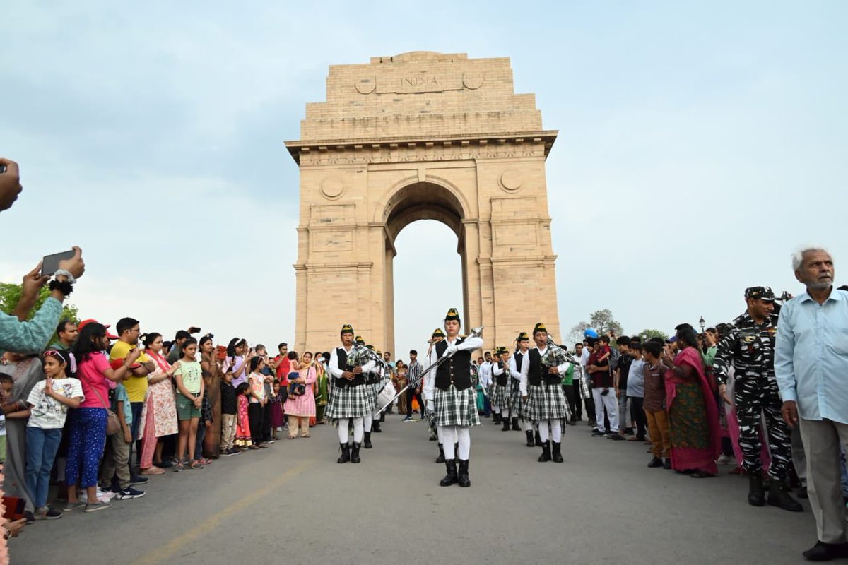 igpnscrpf's tweet image. A musical evening at the India Gate. As a part of Valour Day celebrations on 9 April, @crpfindia Band performed at India Gate before an appreciative crowd @deepakips