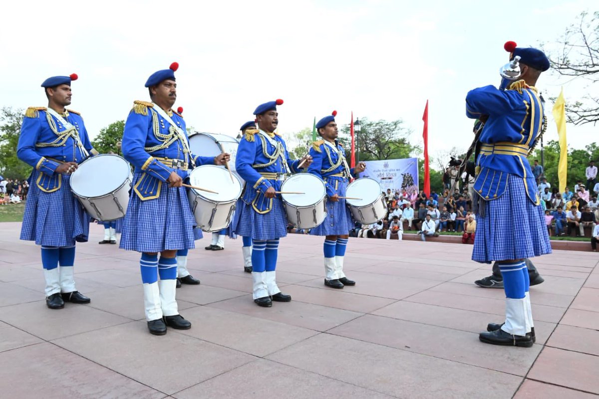 igpnscrpf's tweet image. A musical evening at the India Gate. As a part of Valour Day celebrations on 9 April, @crpfindia Band performed at India Gate before an appreciative crowd @deepakips