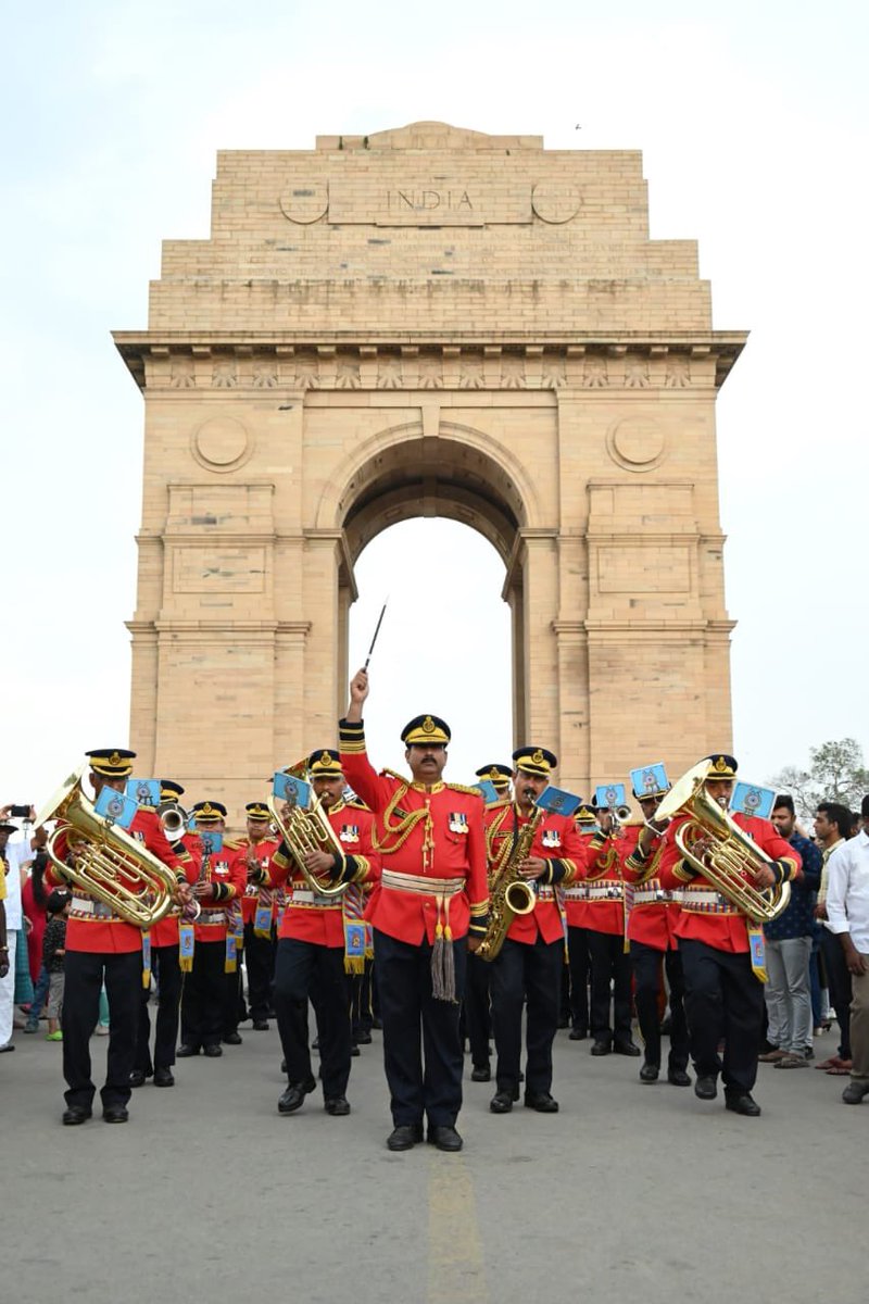 igpnscrpf's tweet image. A musical evening at the India Gate. As a part of Valour Day celebrations on 9 April, @crpfindia Band performed at India Gate before an appreciative crowd @deepakips