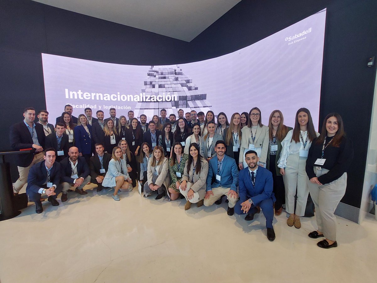 BancoSabadell's tweet photo. 115 jóvenes talentos inician su andadura en @BancoSabadell en el marco del #SabadellSalesProgramme https://t.co/r1lmNgJwgB
#SomosSabadell https://t.co/CBD51U4PkK