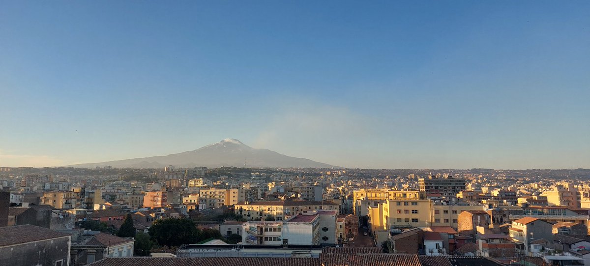 AIvcevic's tweet photo. Catania non guarda verso il mare, ma verso l'Etna, il che potrebbe essere uno dei principali ostacoli alla gestione integrata delle zone costiere #GIZC, insieme alle complesse relazioni interistituzionali. Miglioriamo la #governance costiera. #ICZM @VUBrussel @PAP_RAC @impACT_vub https://t.co/8Zj5UnT8bC