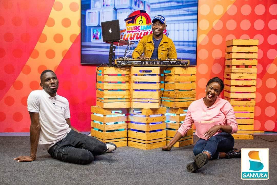 McPercyUg's tweet photo. On air @sanyukatv #SanyukaTunyuke with @kalelacomedian @AnnTaylorUG @DjMutesaPro stream live via @afromobileug app #SanyukaUpdates #sanyukaFfeNaawe #SanyukaMundaMuli @KafukoPeter2 https://t.co/WAQsk5Mqr2