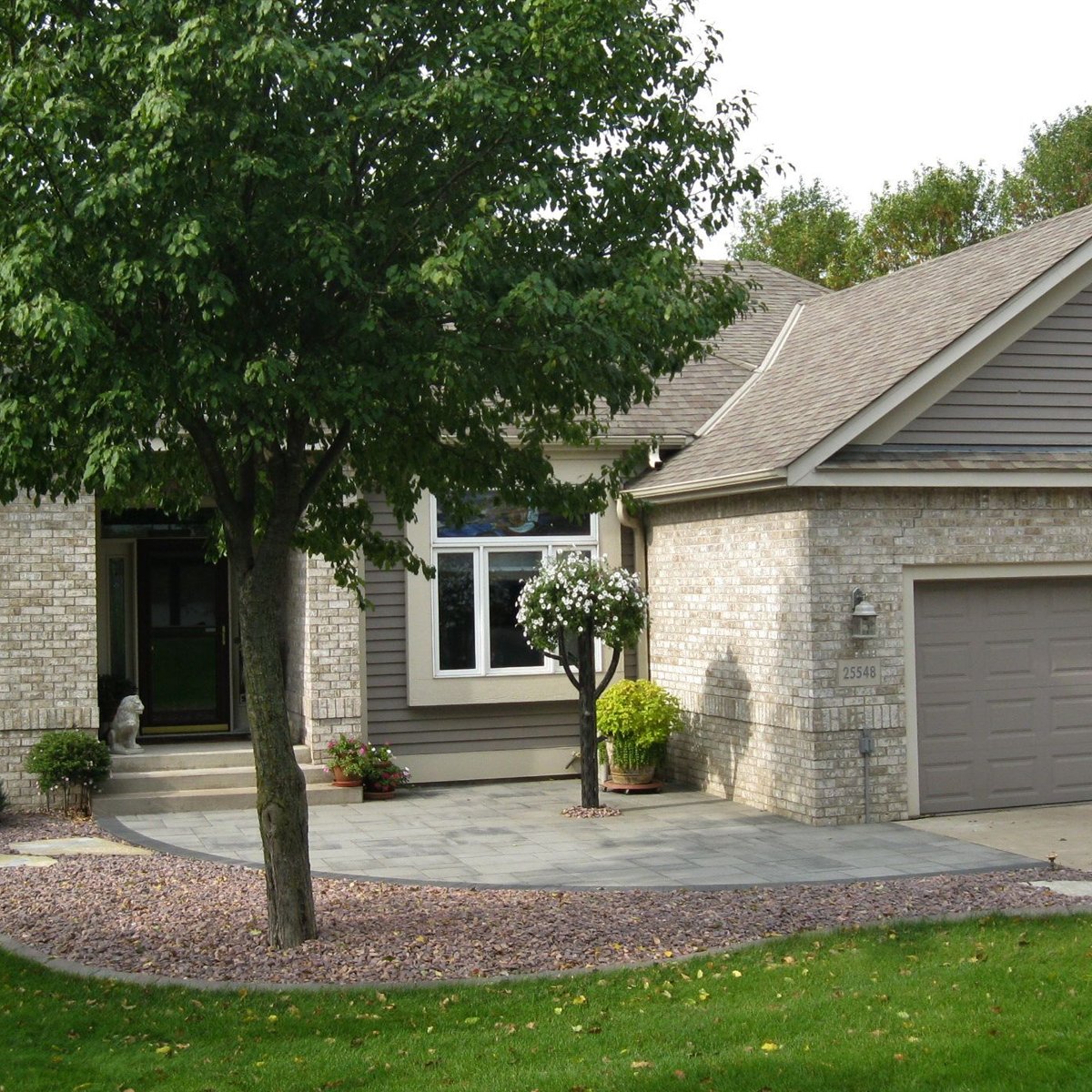 FioreTrees's tweet image. Some customers like their #FioreTree to be one of the first things that greets guests when they arrive. It's an automatic conversation-starter! #fiore #fioretrees #italy #ItalianArt #ArtInItaly #ItalianMasterpieces #ArtisticItaly